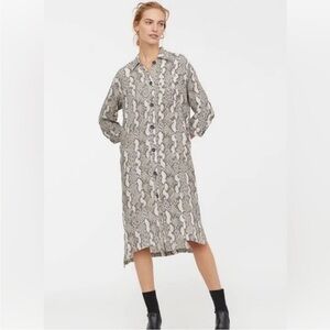 H&M Snake Print Midi Skirt Dress in Gray and White